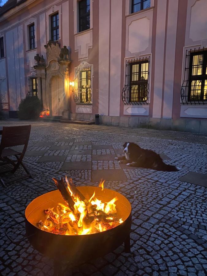 Boutique Palac Warmatowice Sienkiewiczowskie Legnica Kültér fotó