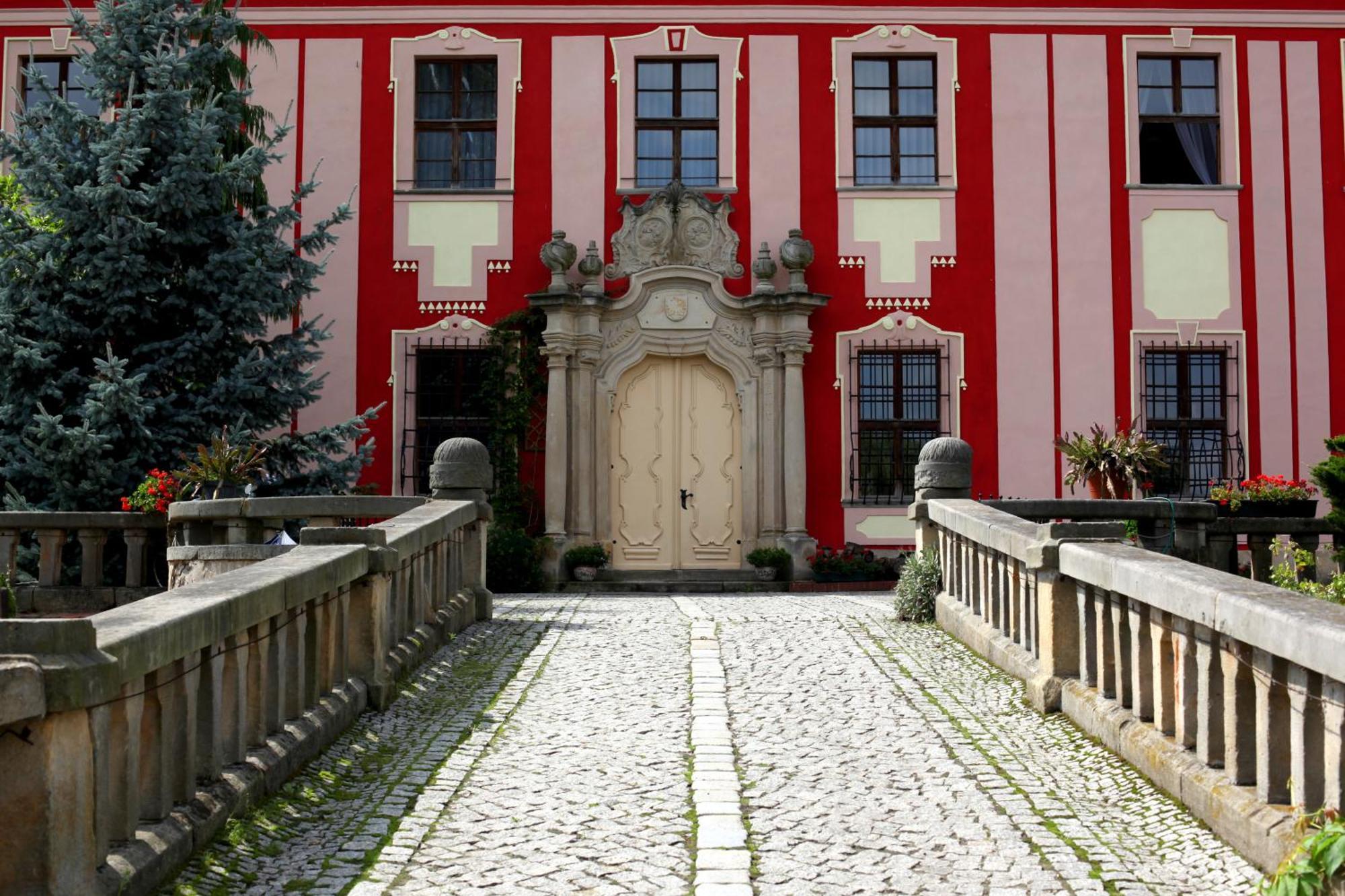 Boutique Palac Warmatowice Sienkiewiczowskie Legnica Kültér fotó